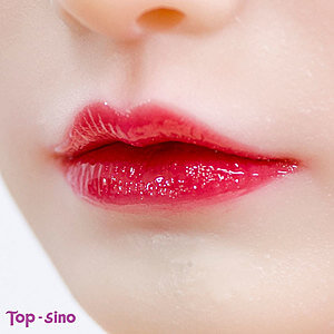 先納信娃娃嘴唇